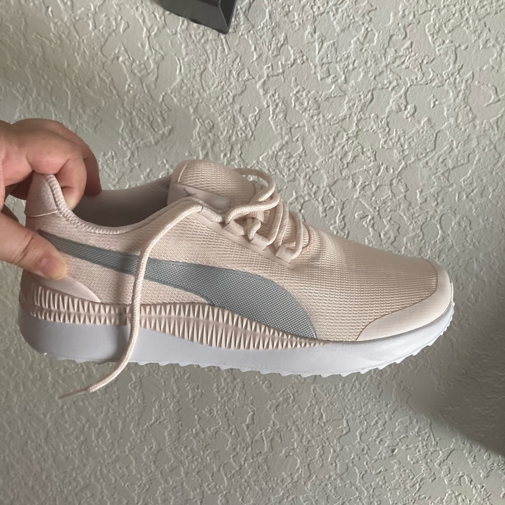 Brand New PUMA 8.5 M but run big fits 9
